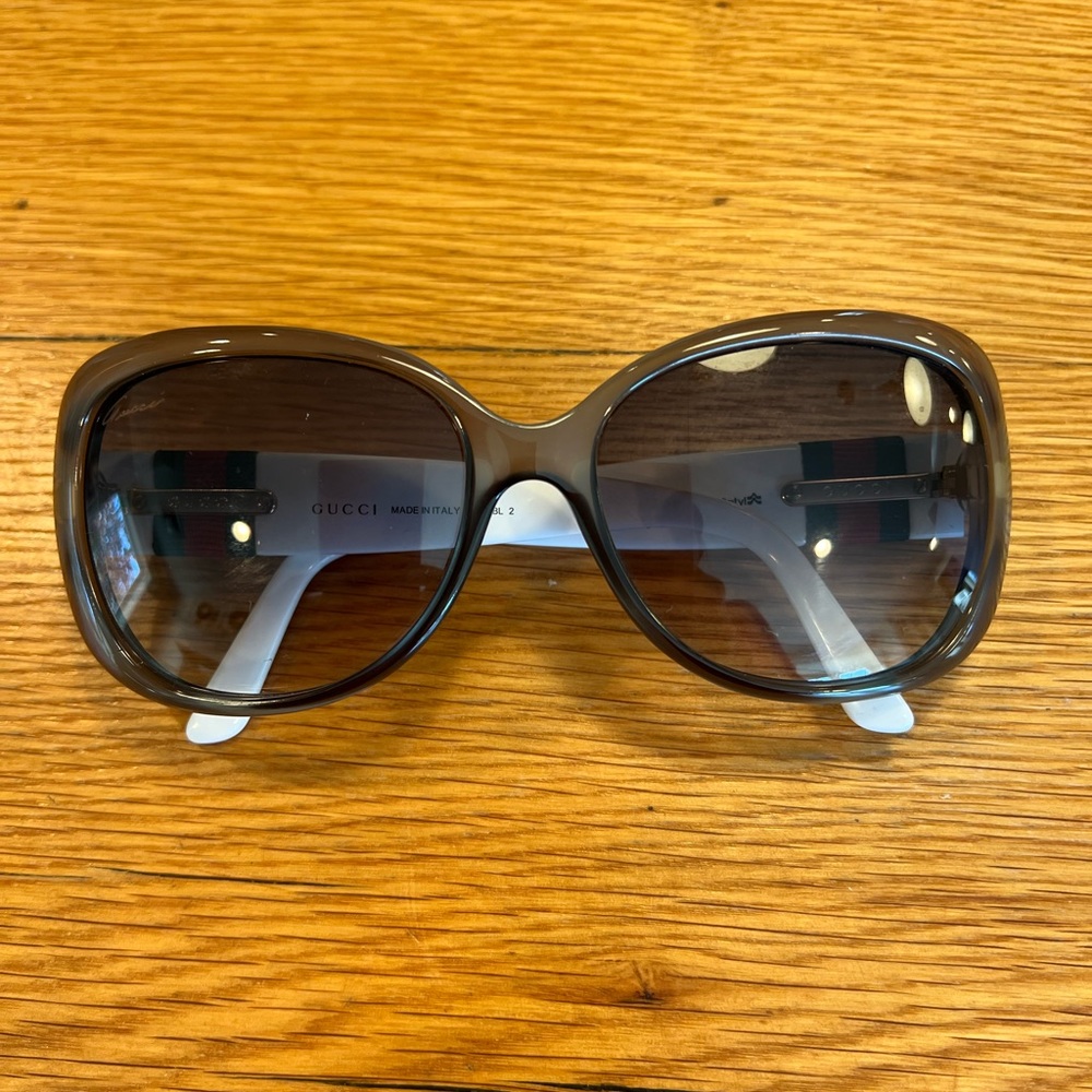 GUCCI Sunglasses GG 3644/S 0YDJJ Azure White & Green Frame Pre Owned. No case.